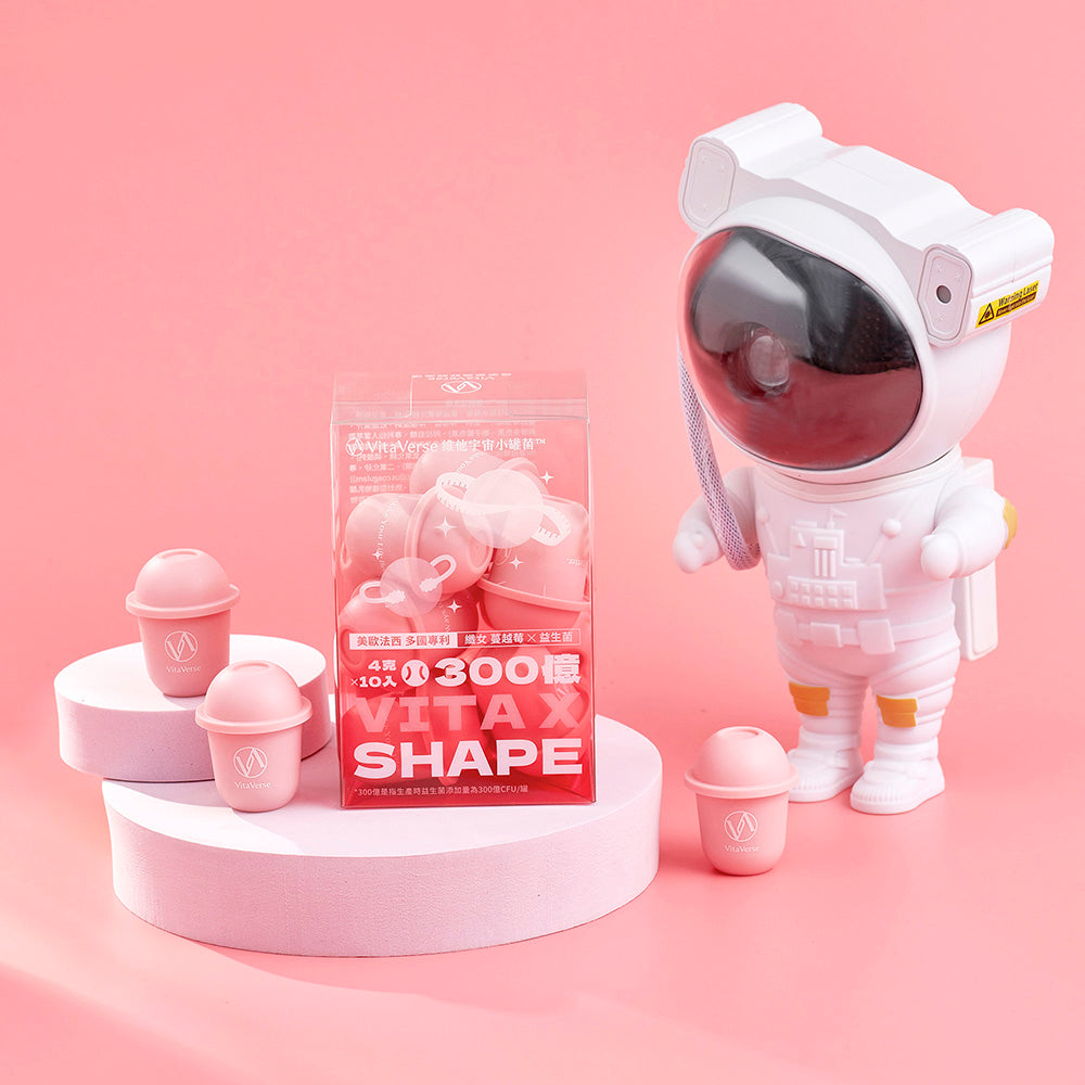 VitaxShape™小罐菌益生菌盒裝與小罐、太空人公仔的粉色情境展示